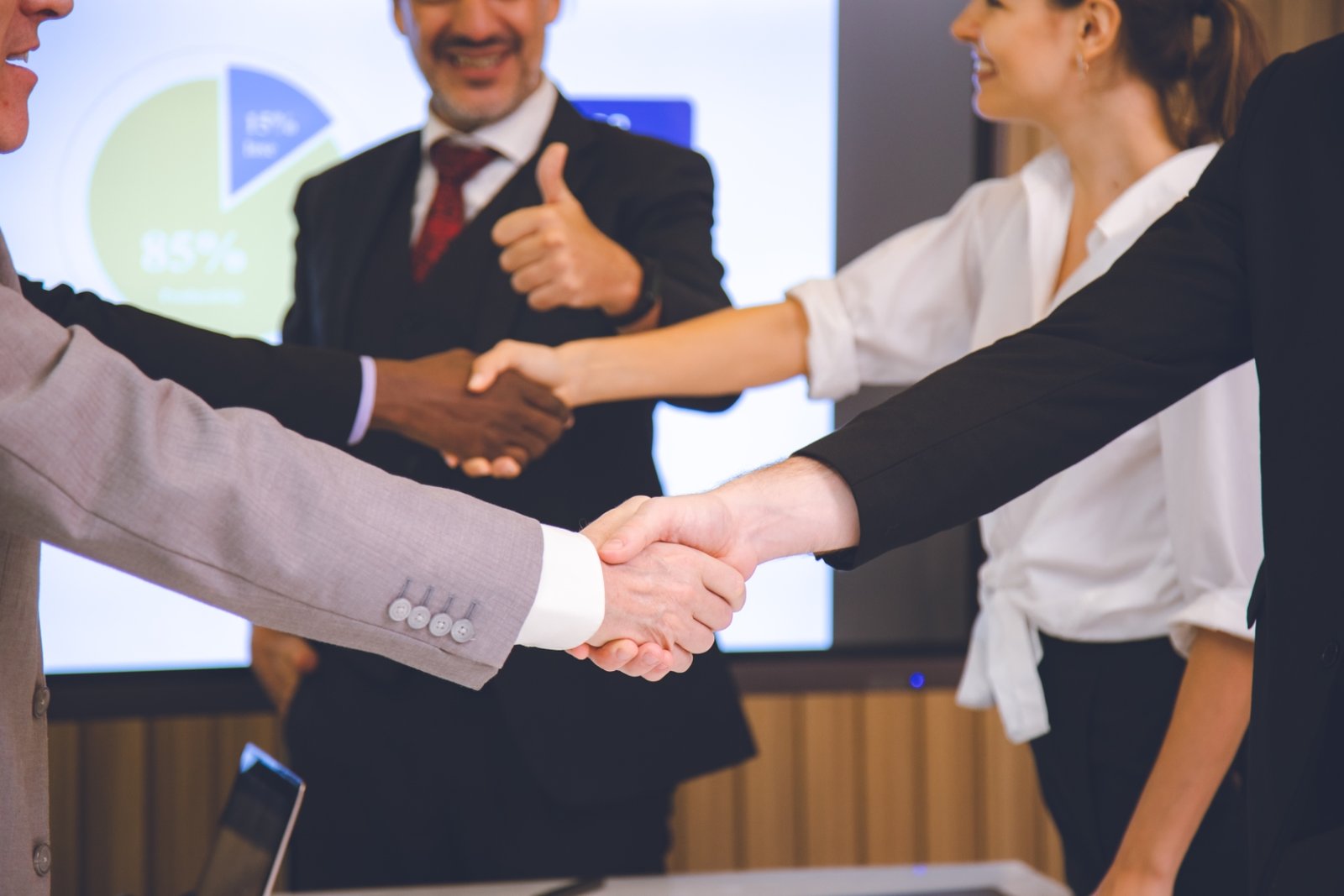 Relaciones Públicas, firma de acuerdos, proyectos.